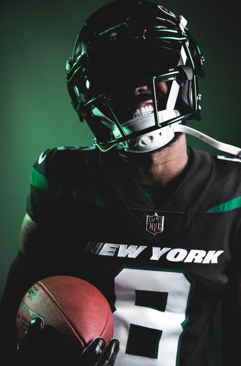 Jets unveil 'stealth black' helmets to pair with black jerseys for